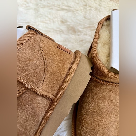 UGG Kids NWT Classic Ultra Mini Chestnut Boots Size 13 Suede Shearling - Picture 7 of 16